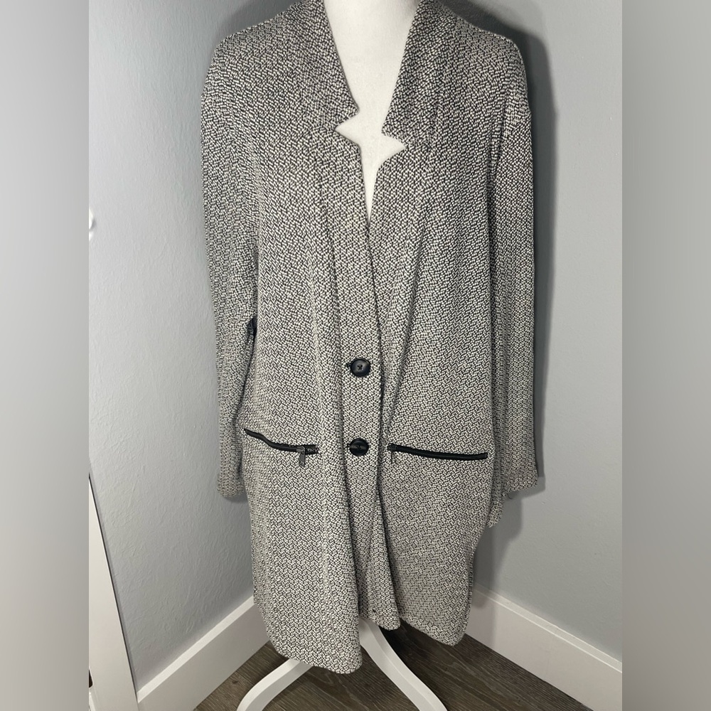 Maurices Plus Size Gray Button Front Cardigan
Coat Size XXXL Worn Once - Picture 2 of 8
